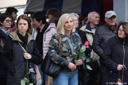 Dobrodošel mamut v Kamniku je dobil svoje mesto bronasti mamut v naravni velikosti, ki stoji v Mamutovem parku (17)